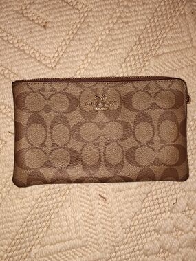 Coach Signature Brown Zip Wallet